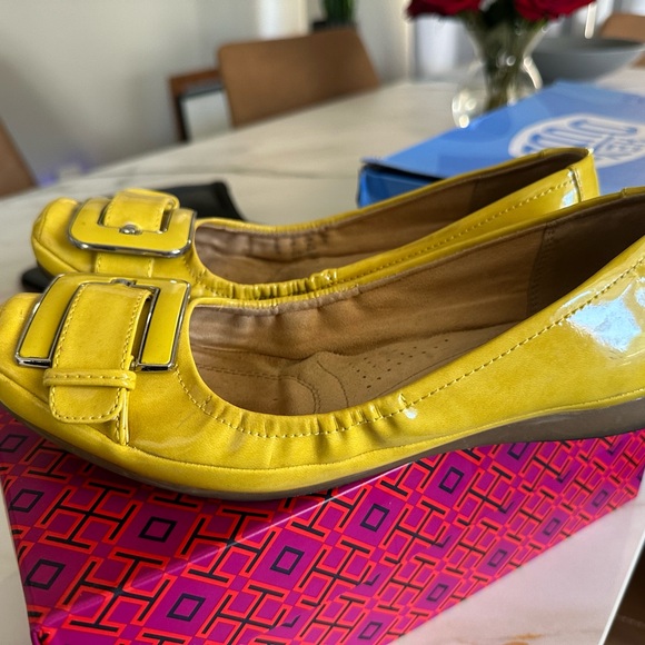 Size 7 Yellow Naturalized N5 comfort flats - Picture 4 of 8